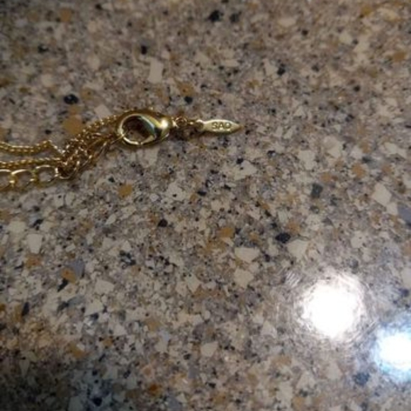 Vintage new Avon SAQ Necklace and Earrings gold tone and sapphire - Picture 2 of 2